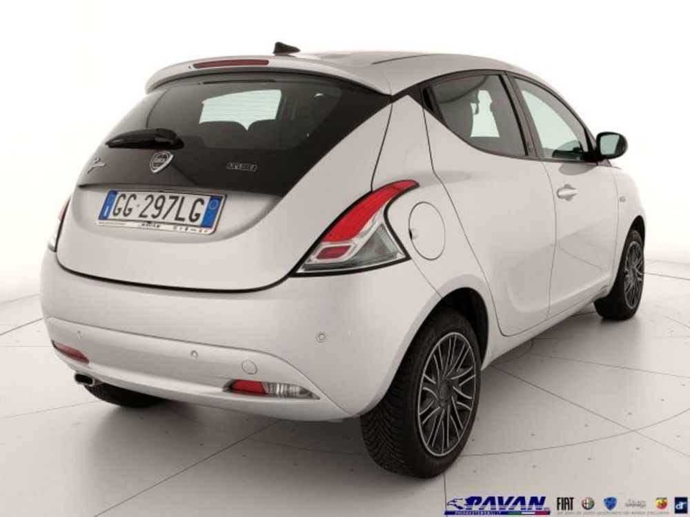 Lancia Ypsilon usata a Padova (5)