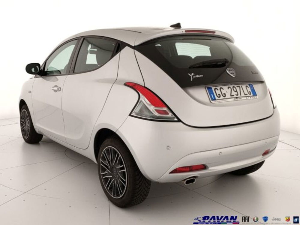 Lancia Ypsilon usata a Padova (7)