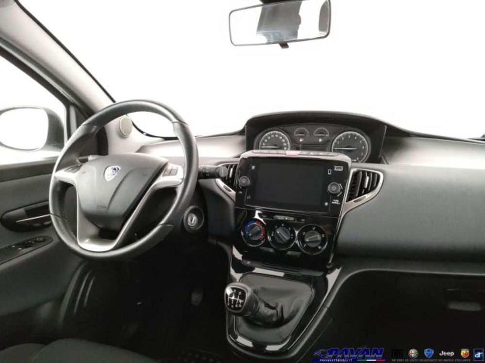 Lancia Ypsilon usata a Padova (9)