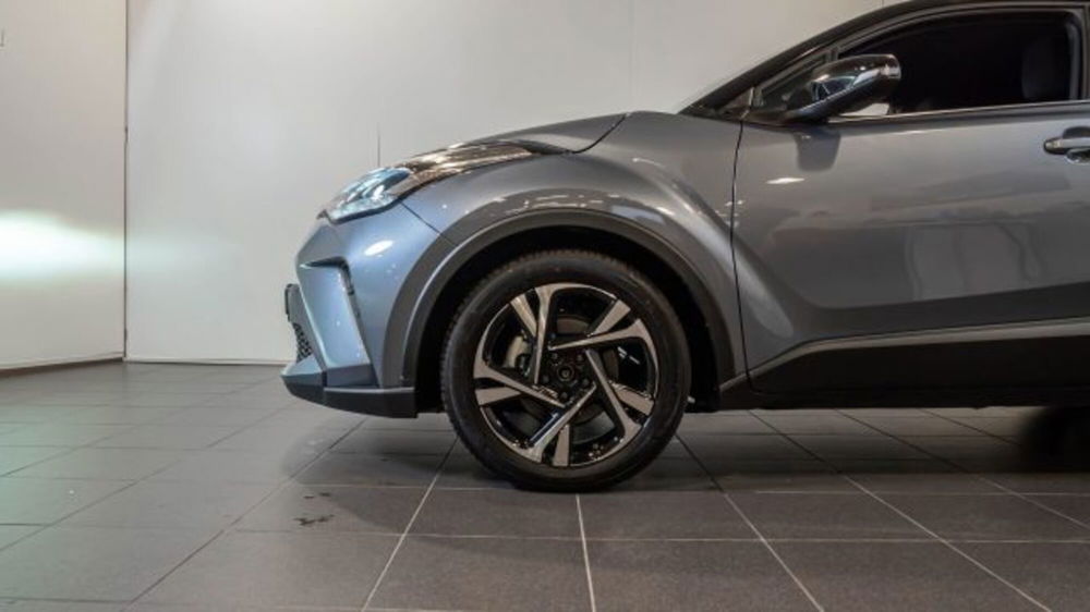 Toyota Toyota C-HR nuova a Padova (12)