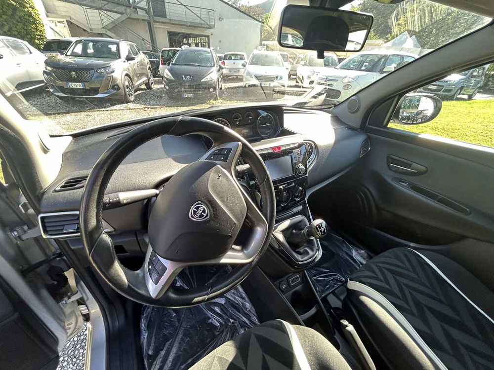 Lancia Ypsilon usata a La Spezia (10)