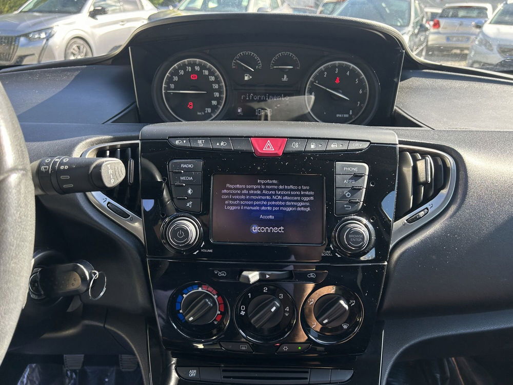 Lancia Ypsilon usata a La Spezia (11)