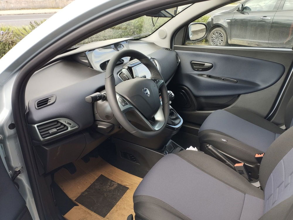 Lancia Ypsilon nuova a Frosinone (11)