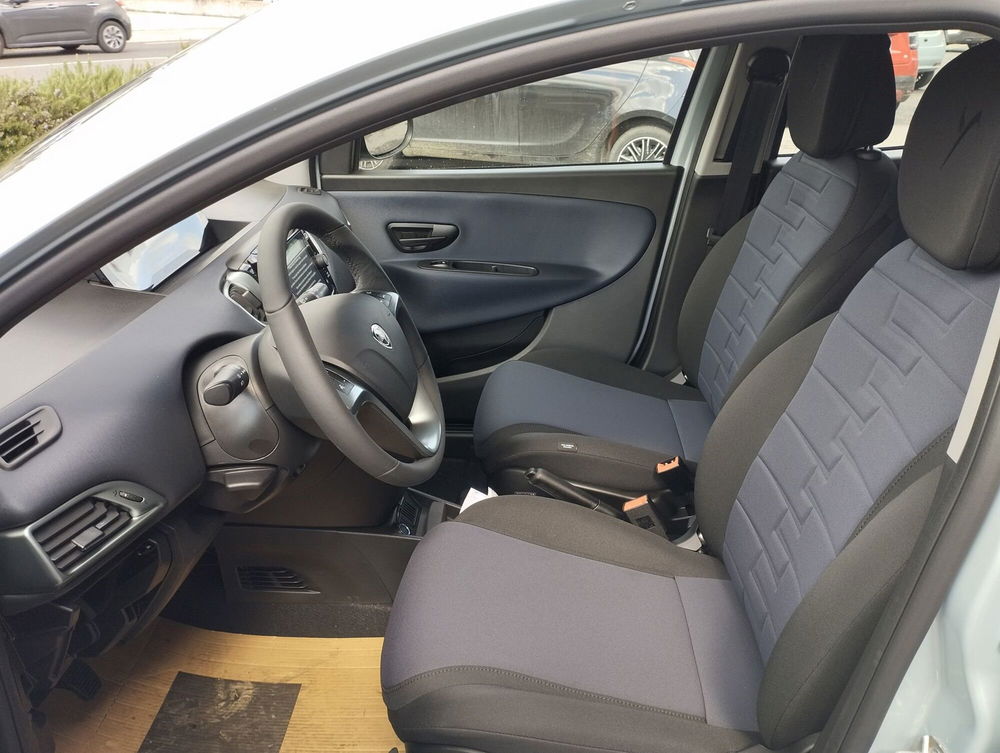 Lancia Ypsilon nuova a Frosinone (8)