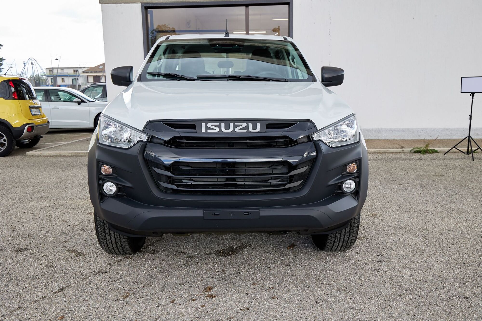 Isuzu D-Max Pick-up 1.9 Crew Cab Satellite 4WD A/C nuova a Teramo