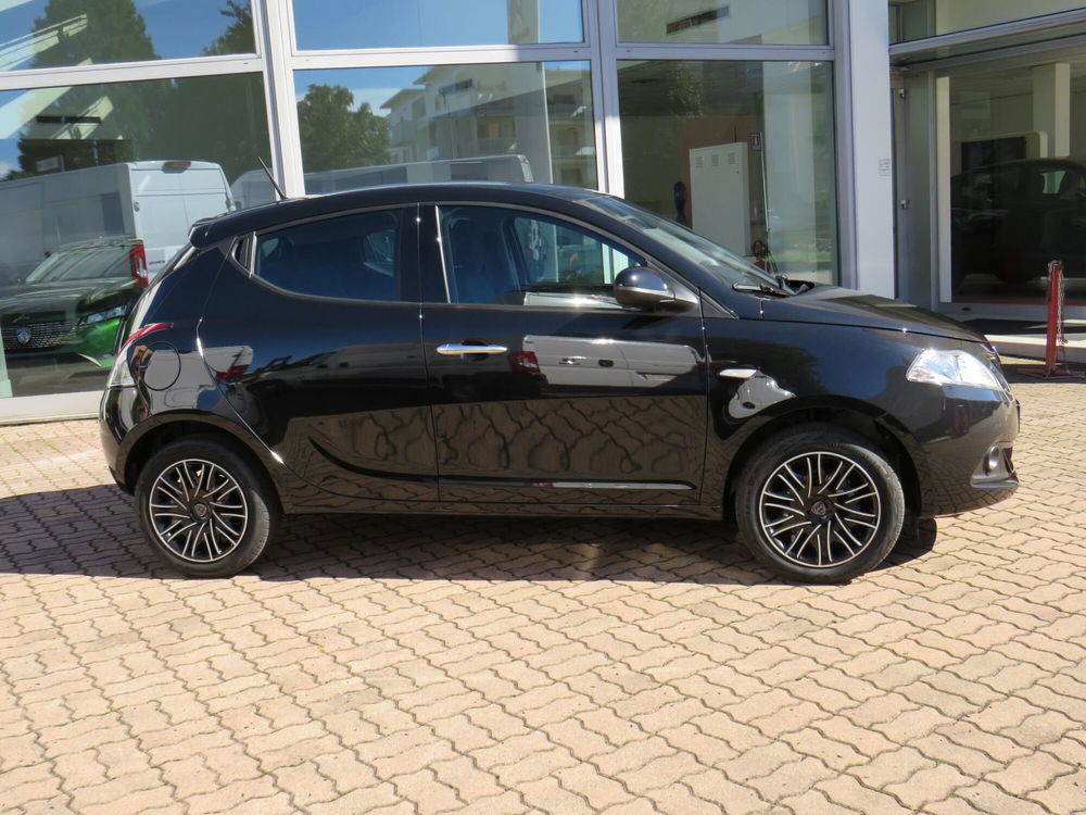 Lancia Ypsilon nuova a Monza e Brianza (2)