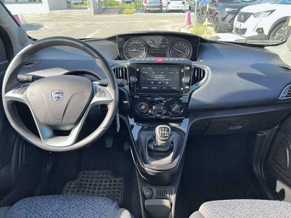 Lancia Ypsilon usata a Ravenna (10)