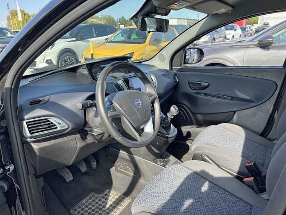 Lancia Ypsilon usata a Ravenna (11)