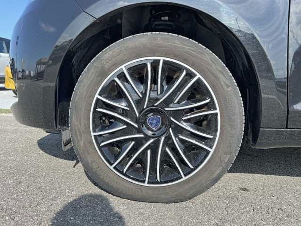 Lancia Ypsilon usata a Ravenna (9)