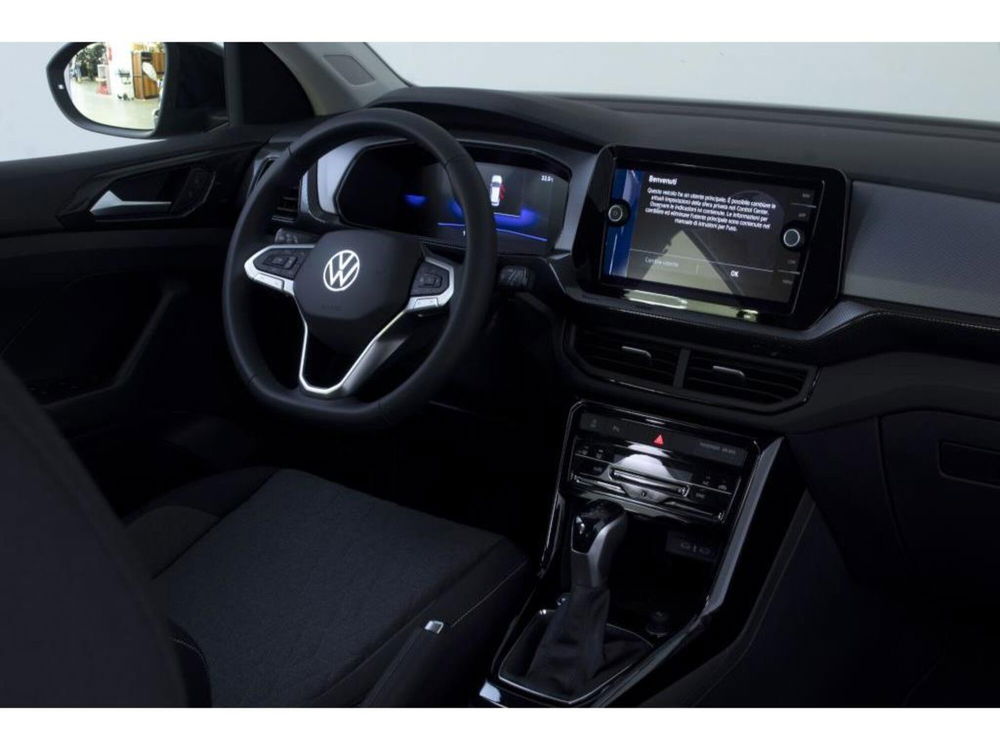 Volkswagen T-Cross nuova a Novara (7)