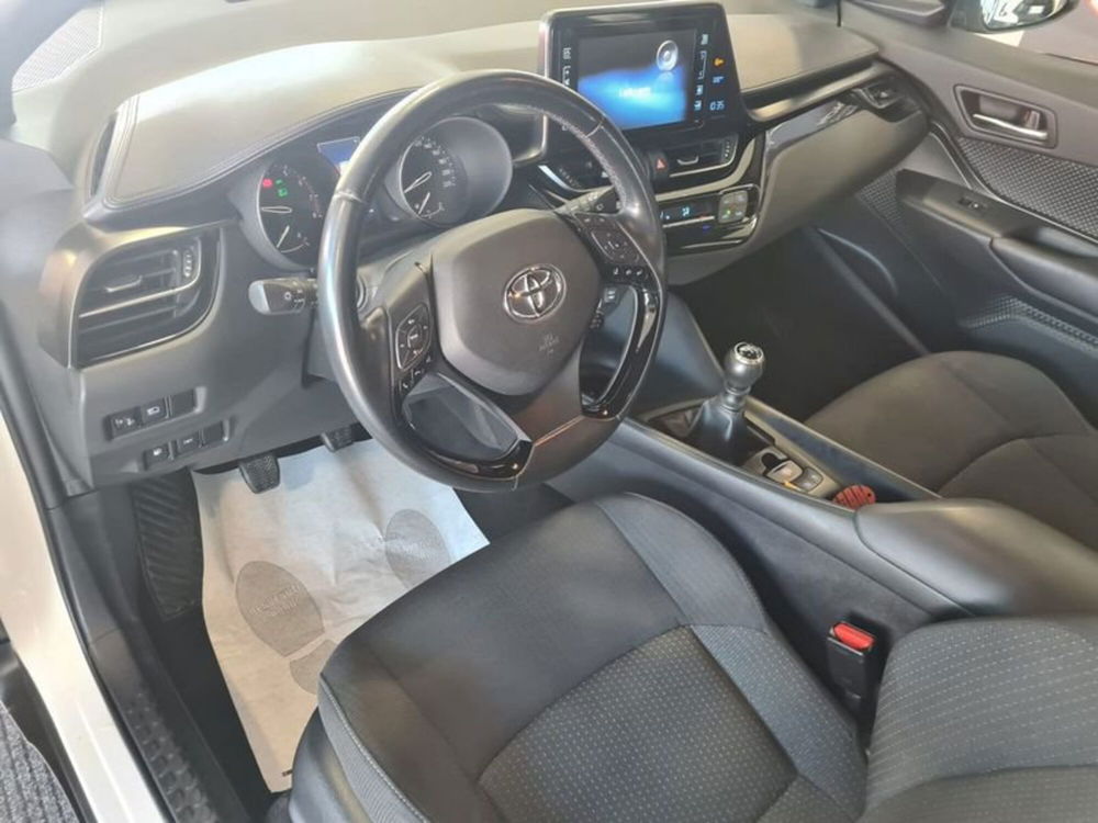 Toyota Toyota C-HR usata a Cagliari (12)