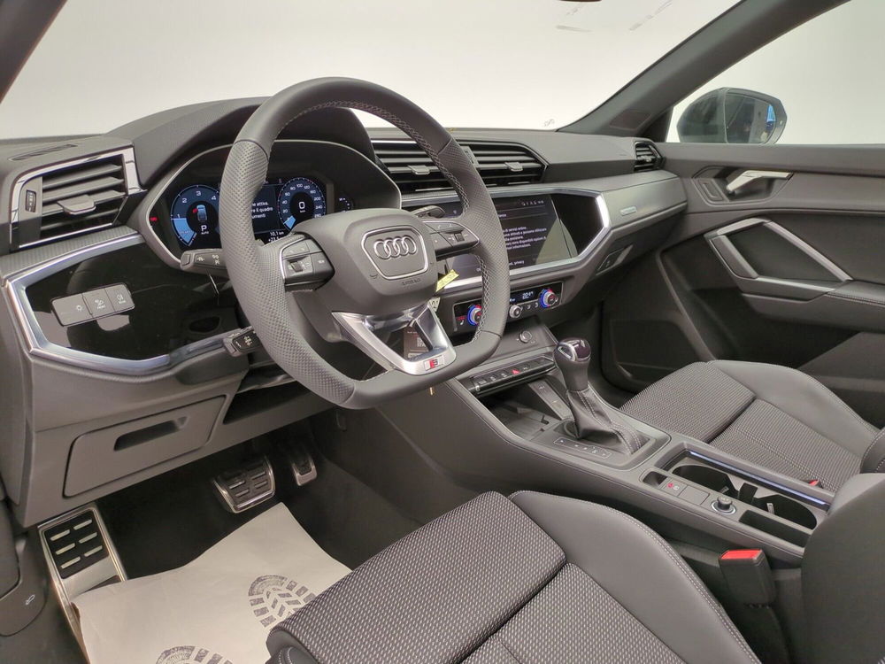 Audi Q3 Sportback nuova a Avellino (14)