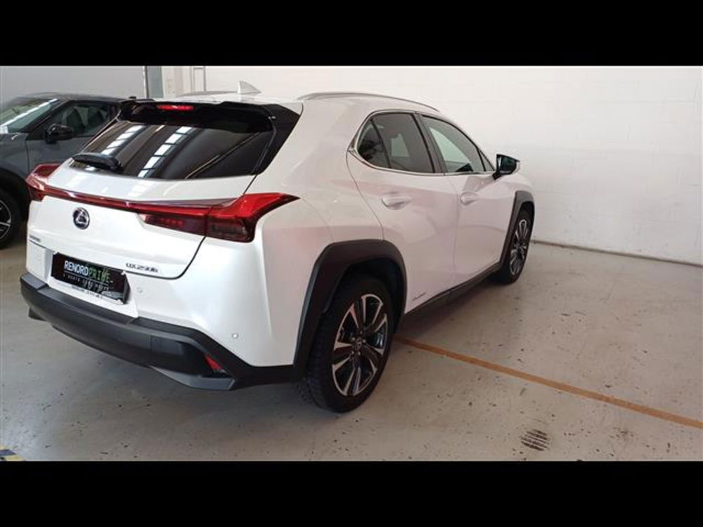 Lexus UX usata a Milano (4)