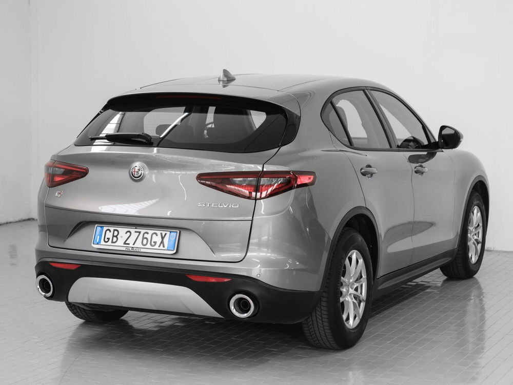 Alfa Romeo Stelvio usata a Prato (4)