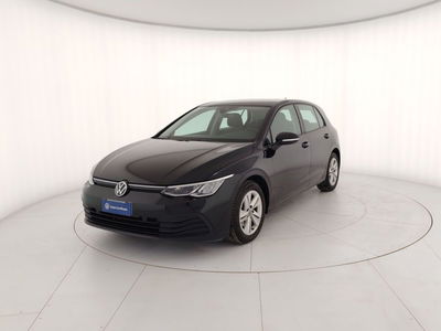 Volkswagen Golf 1.0 eTSI EVO DSG Life del 2021 usata a Massa