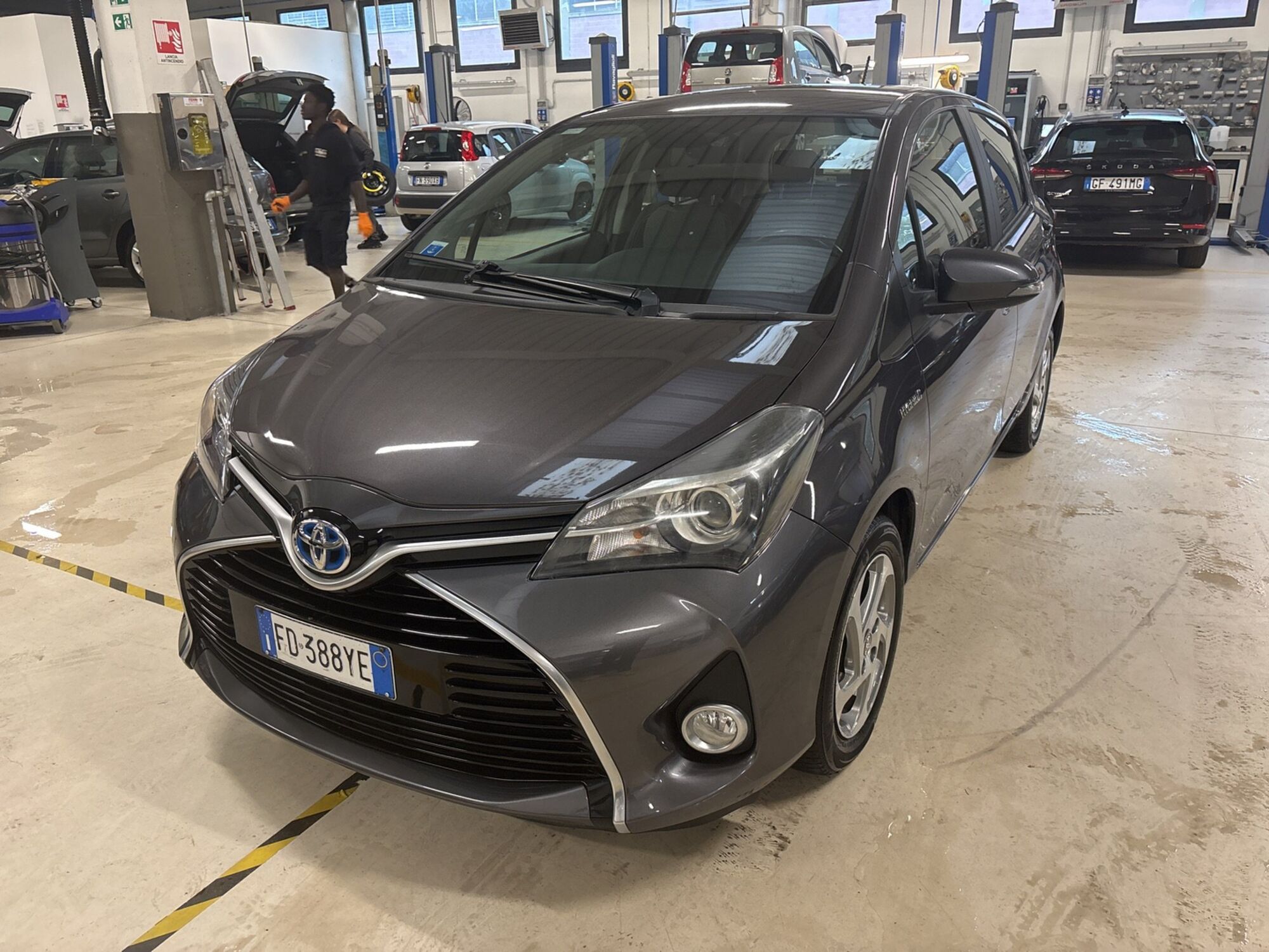 Toyota Yaris 1.5 Hybrid 5 porte Style  del 2016 usata a Modena