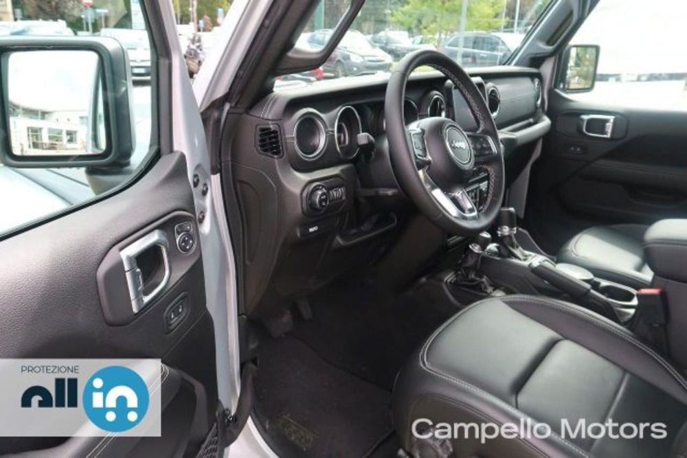 Jeep Gladiator nuova a Venezia (13)