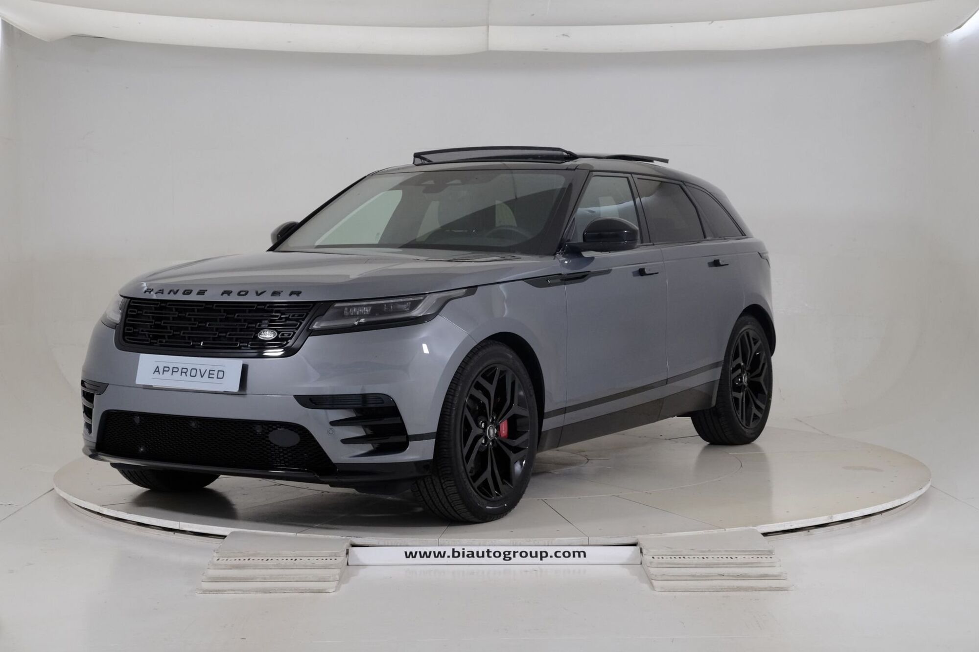 Land Rover Range Rover Velar 2.0D I4 204 CV R-Dynamic SE  del 2023 usata a Torino