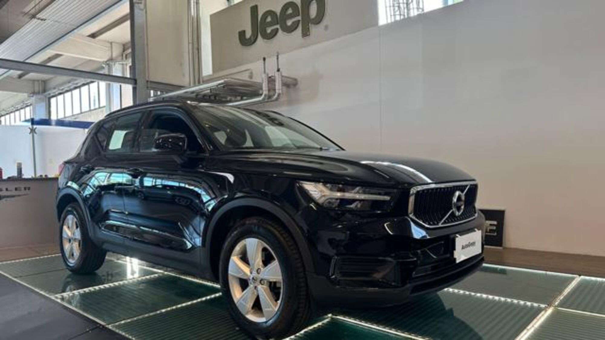 Volvo XC40 T3 Momentum  del 2019 usata a Reggio nell&#039;Emilia