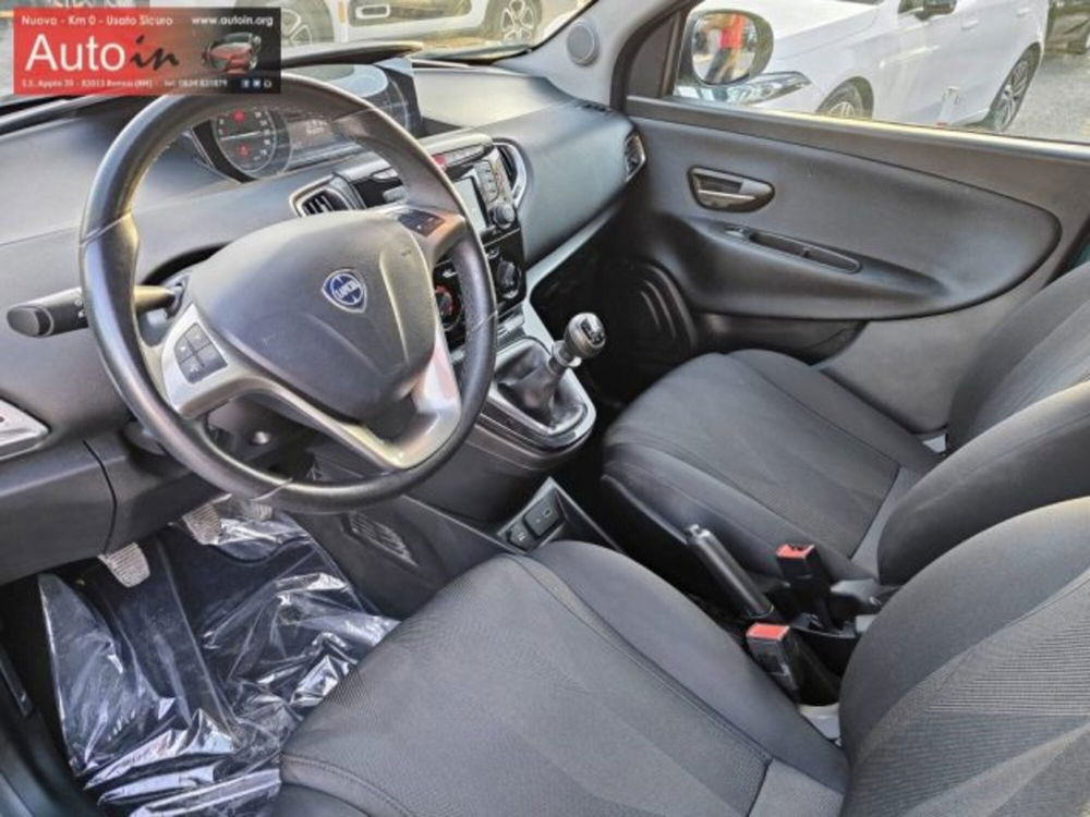 Lancia Ypsilon usata a Benevento (17)