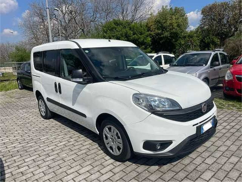 Fiat Dobl&ograve; 1.6 MJT 105CV PC Combi M1 SX E5+  del 2017 usata a Ottaviano