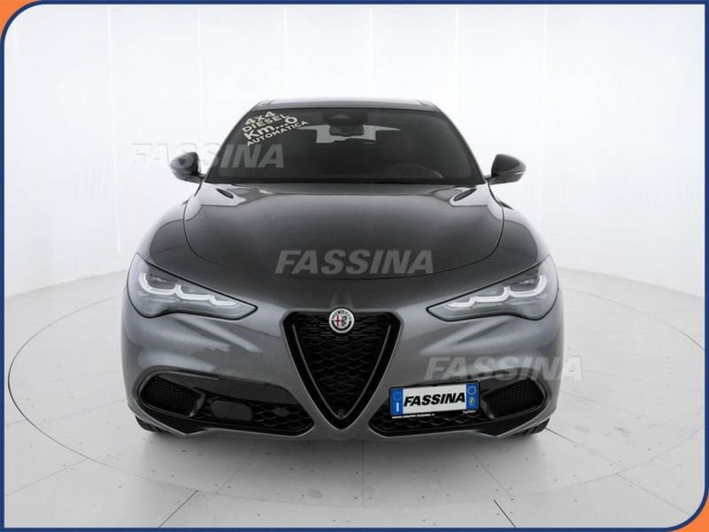 Alfa Romeo Stelvio nuova a Milano (2)