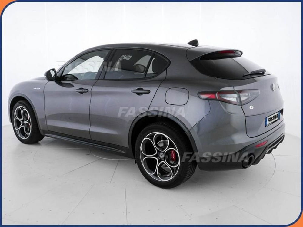 Alfa Romeo Stelvio nuova a Milano (4)