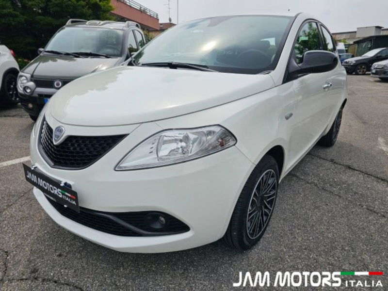 Lancia Ypsilon 1.0 FireFly 5 porte S&S Hybrid Ecochic Gold  del 2021 usata a Lurate Caccivio