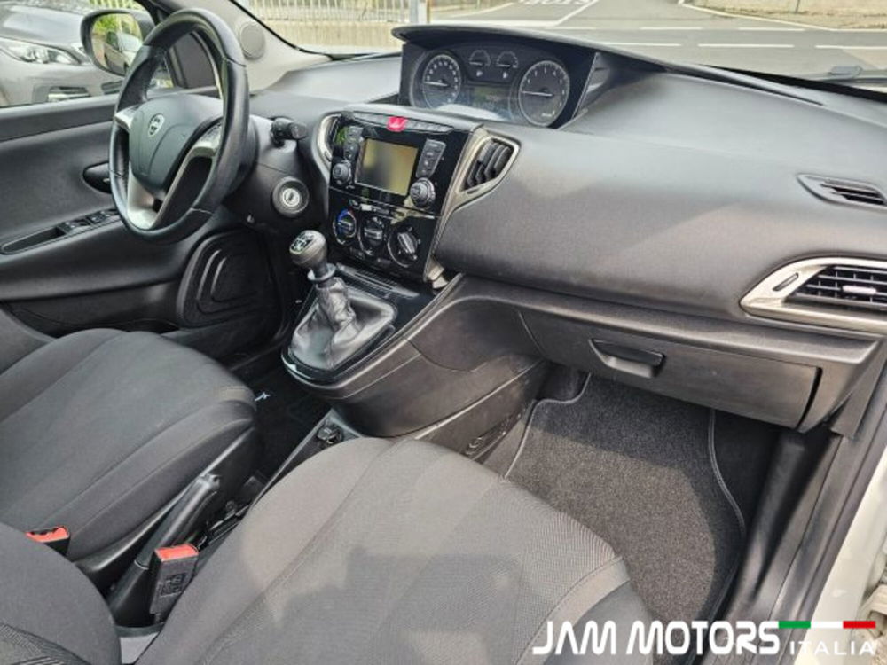 Lancia Ypsilon usata a Como (10)