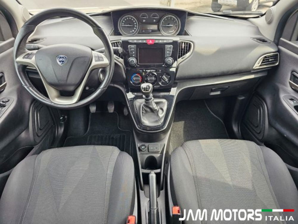 Lancia Ypsilon usata a Como (9)