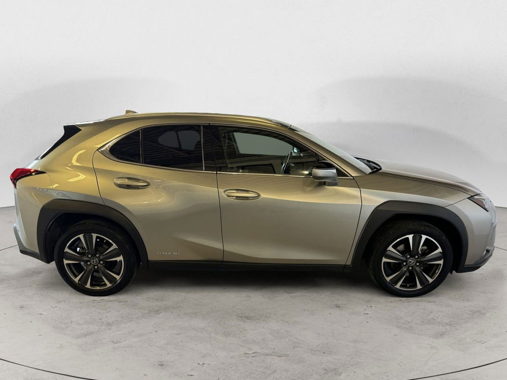 Lexus UX usata a Milano (7)