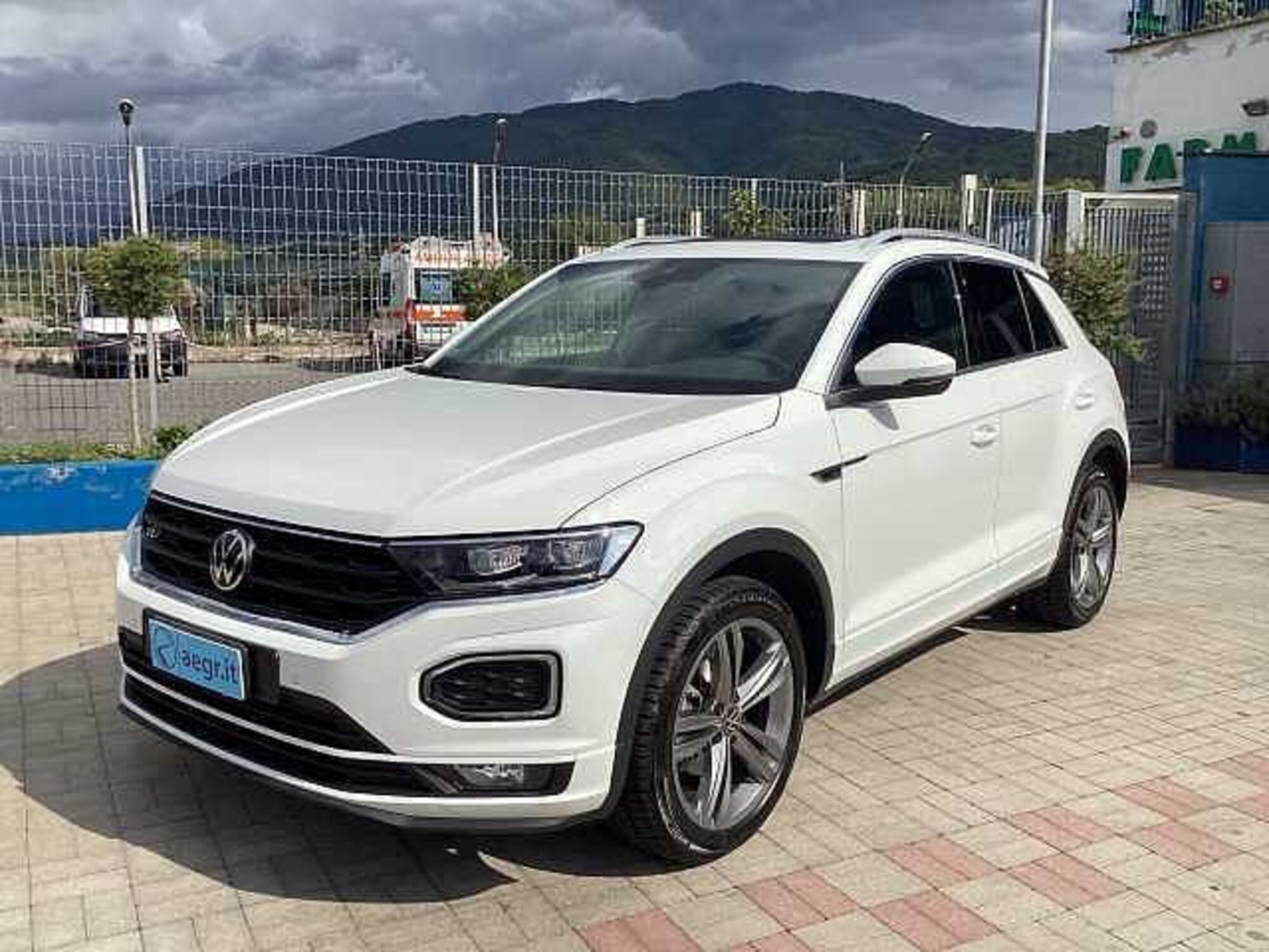 Volkswagen T-Roc 1.5 tsi R-Line dsg del 2021 usata a Castel Madama