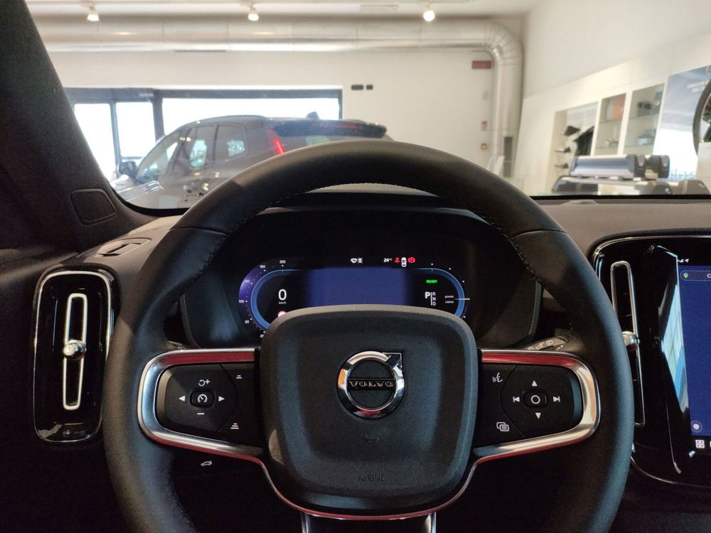 Volvo XC40 nuova a Roma (17)