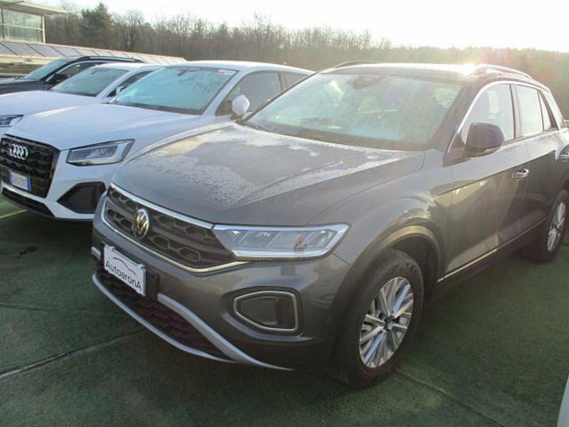 Volkswagen T-Roc 1.5 tsi Life dsg del 2022 usata a Paruzzaro