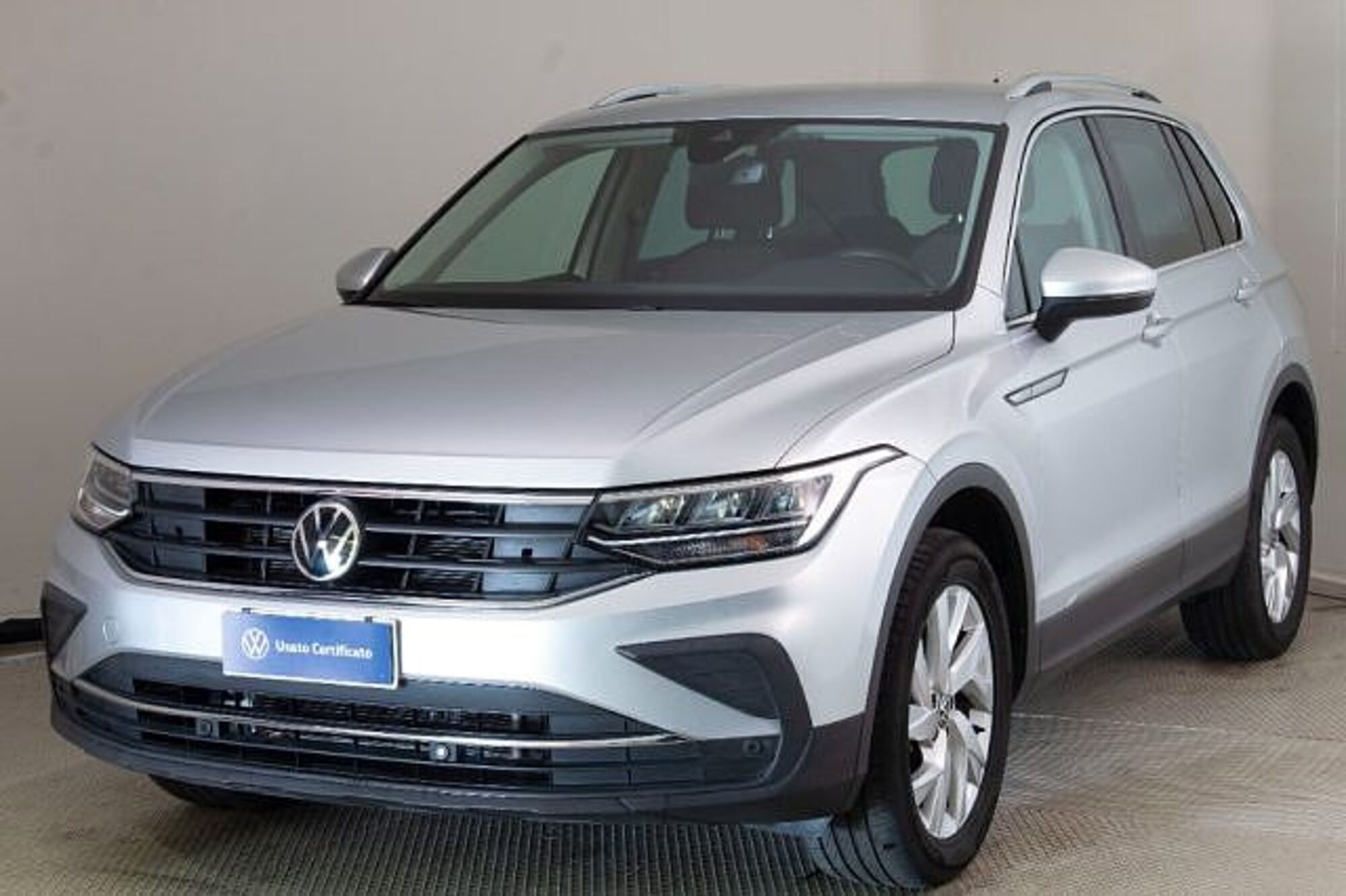 Volkswagen Tiguan 2.0 TDI 150 CV SCR DSG 4MOTION Life del 2020 usata a Paruzzaro