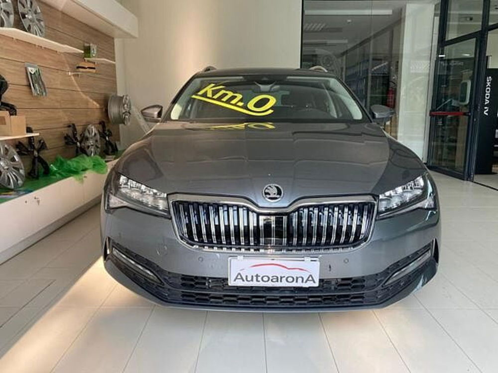 Skoda Superb nuova a Novara (2)