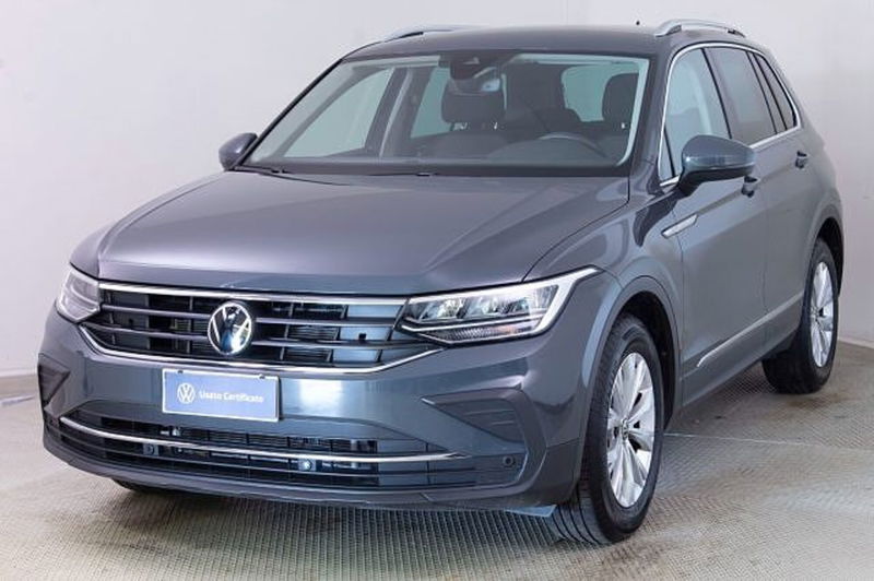 Volkswagen Tiguan 2.0 TDI 150 CV SCR DSG Life del 2023 usata a Paruzzaro