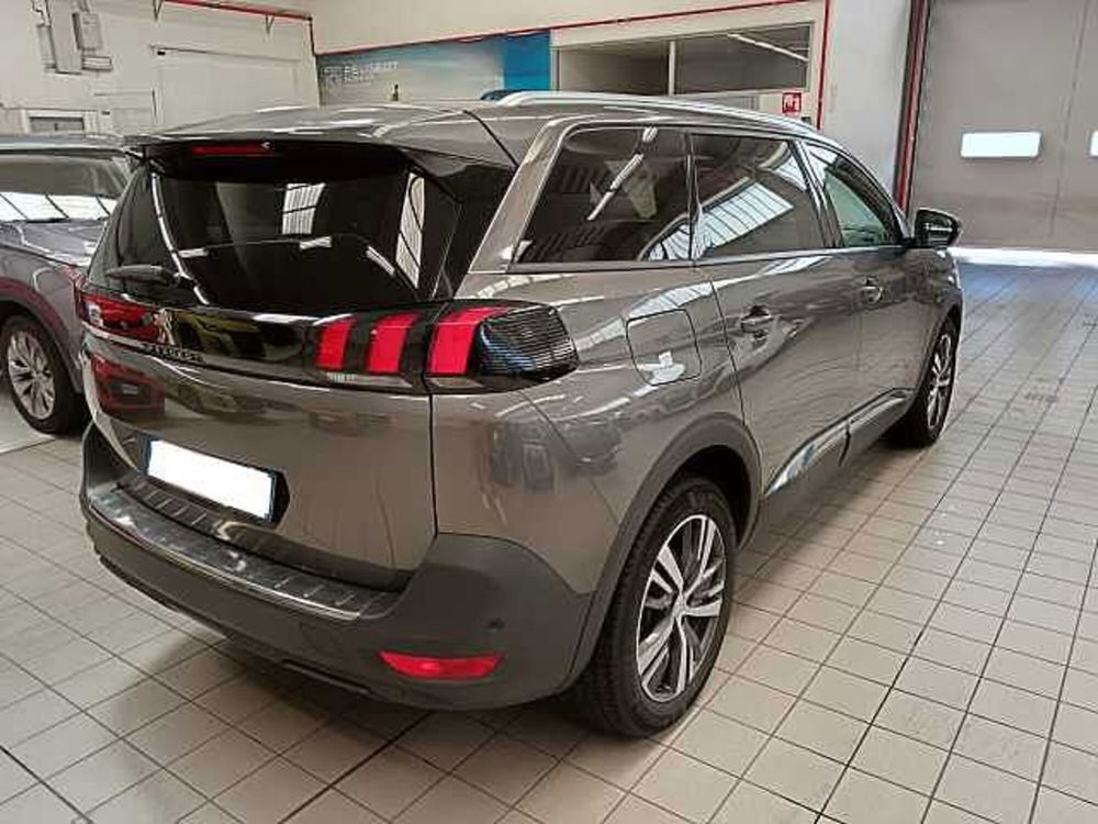 Peugeot 5008 usata a Milano (3)