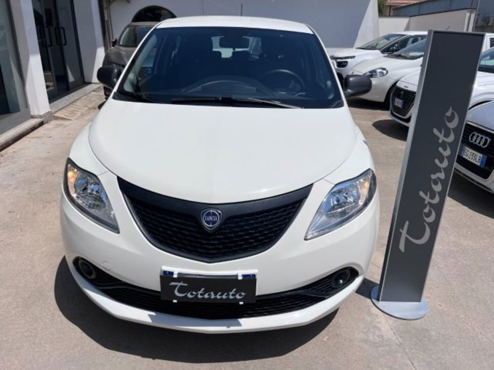 Lancia Ypsilon usata a Oristano (2)