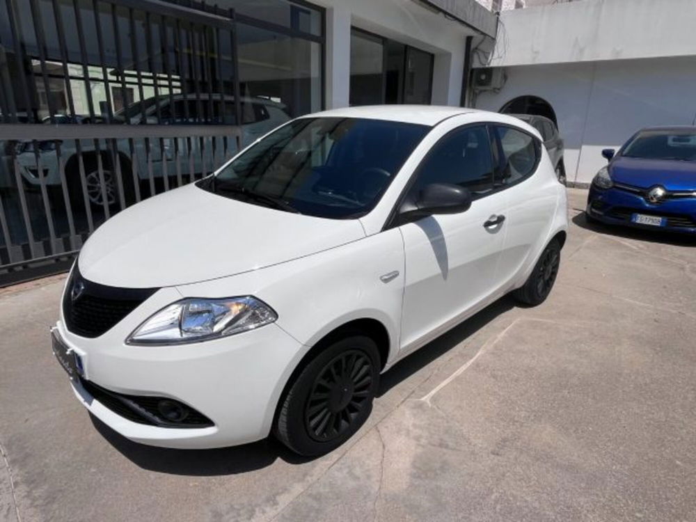 Lancia Ypsilon usata a Oristano (3)