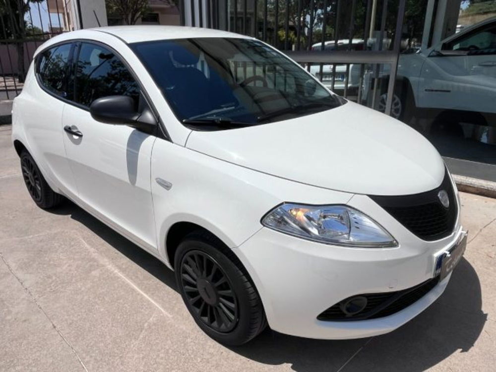 Lancia Ypsilon usata a Oristano (6)