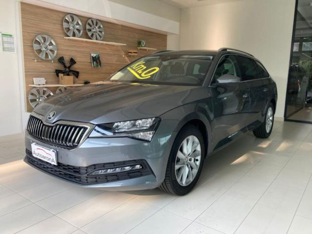 Skoda Superb Station Wagon nuova a Novara