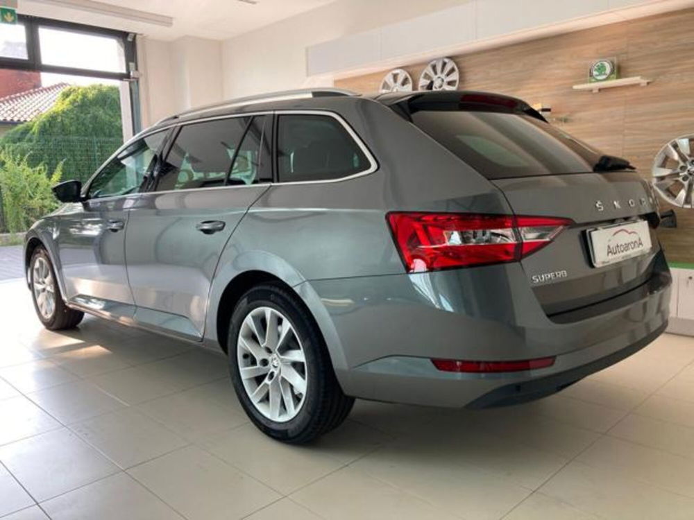 Skoda Superb Station Wagon nuova a Novara (3)