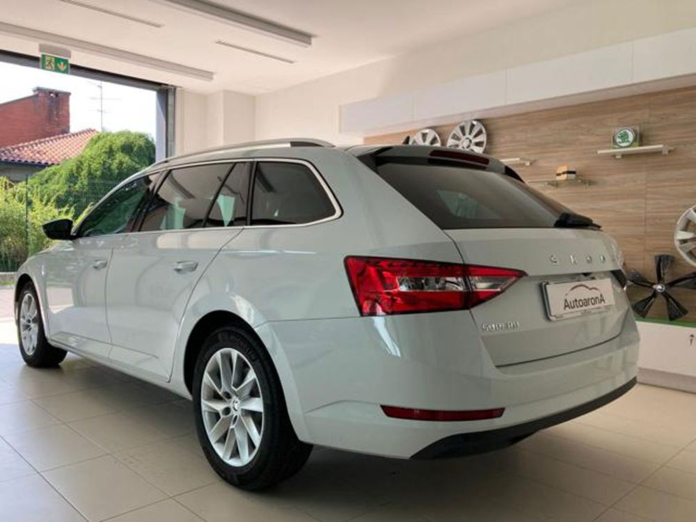 Skoda Superb Station Wagon nuova a Novara (3)