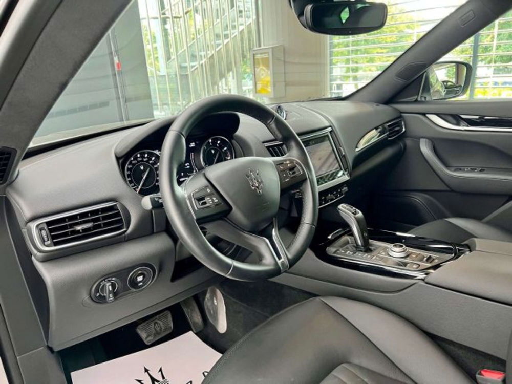 Maserati Levante usata a Torino (9)