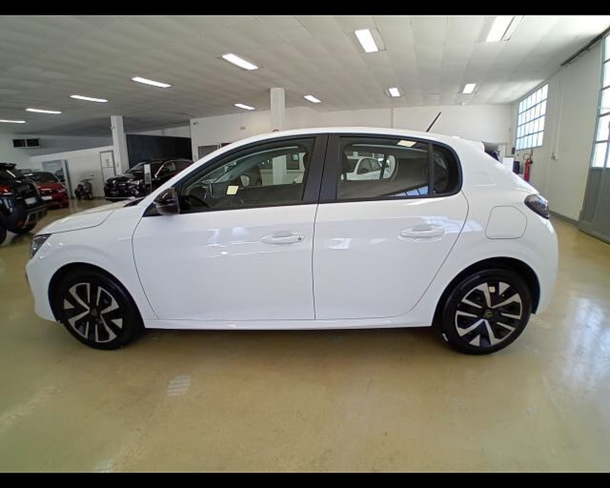 Peugeot 208 1.2 puretech Active s&amp;s 100cv nuova a Alessandria