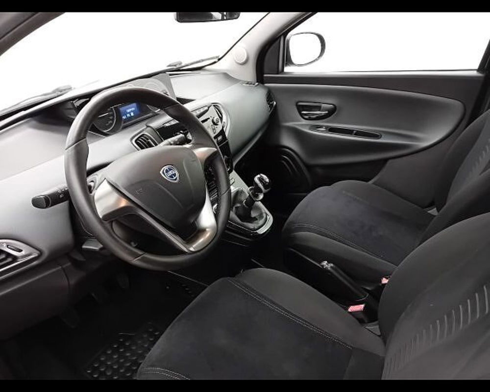 Lancia Ypsilon usata a Alessandria (10)