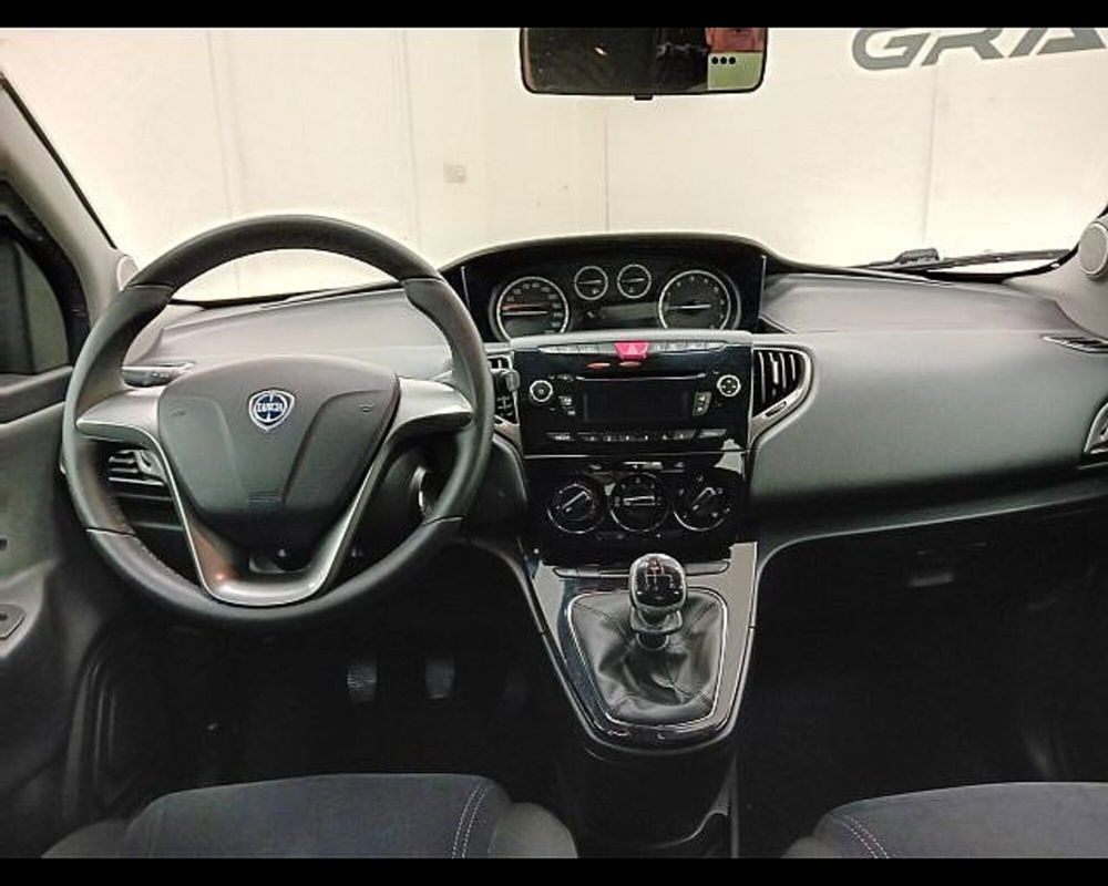 Lancia Ypsilon usata a Alessandria (11)