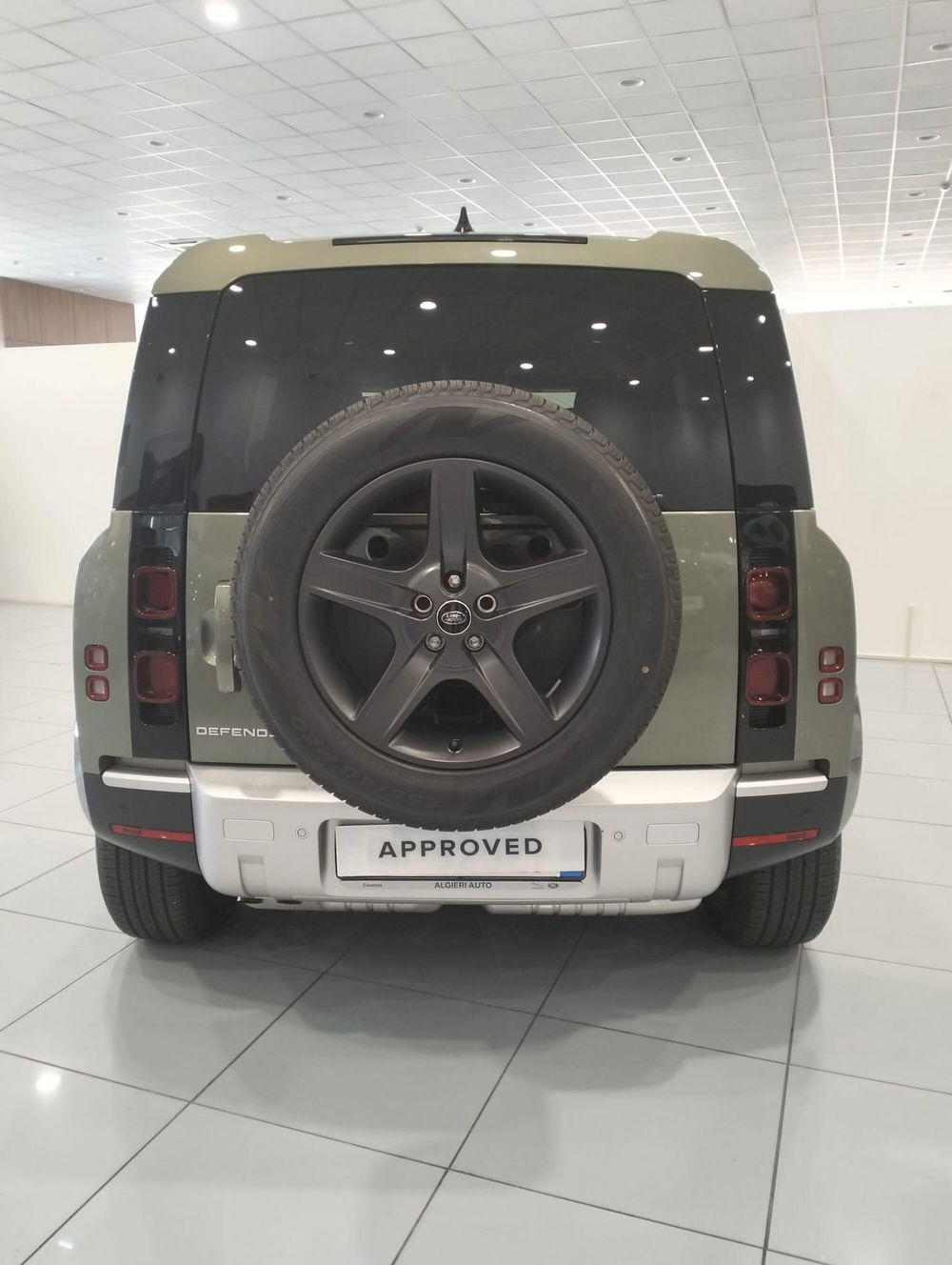 Land Rover Defender nuova a Cosenza (7)