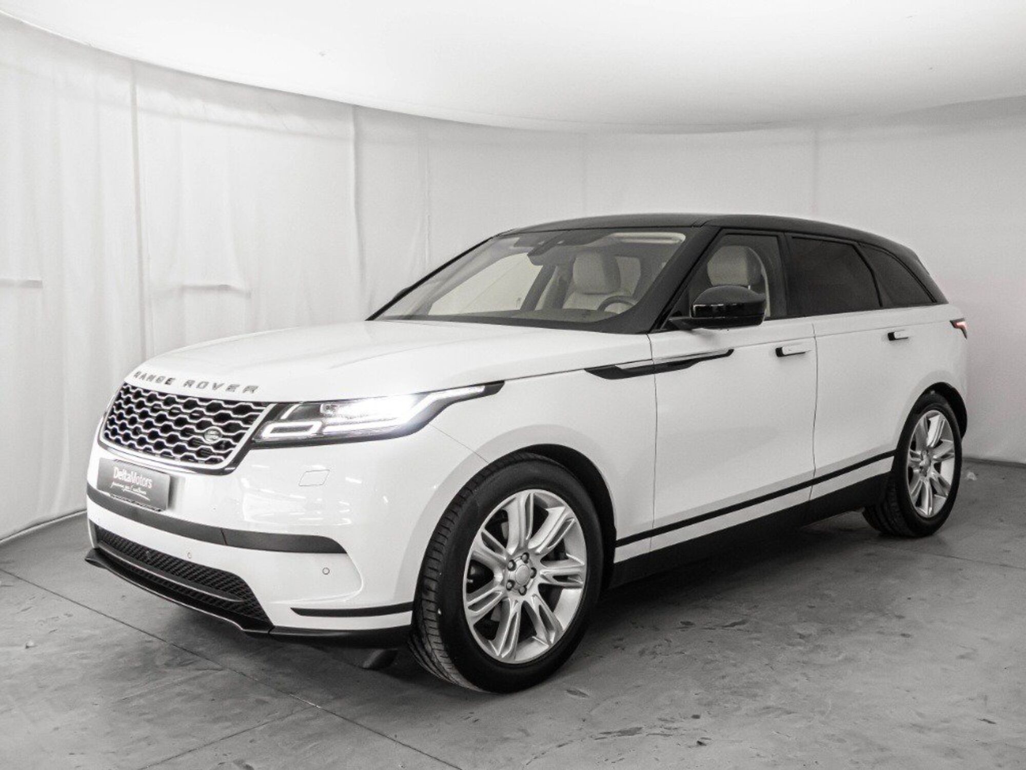 Land Rover Range Rover Velar 2.0D I4 240 CV R-Dynamic SE  del 2019 usata a Montecosaro